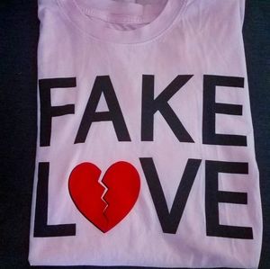 New super cute pink FAKE LOVE t-shirt size Medium